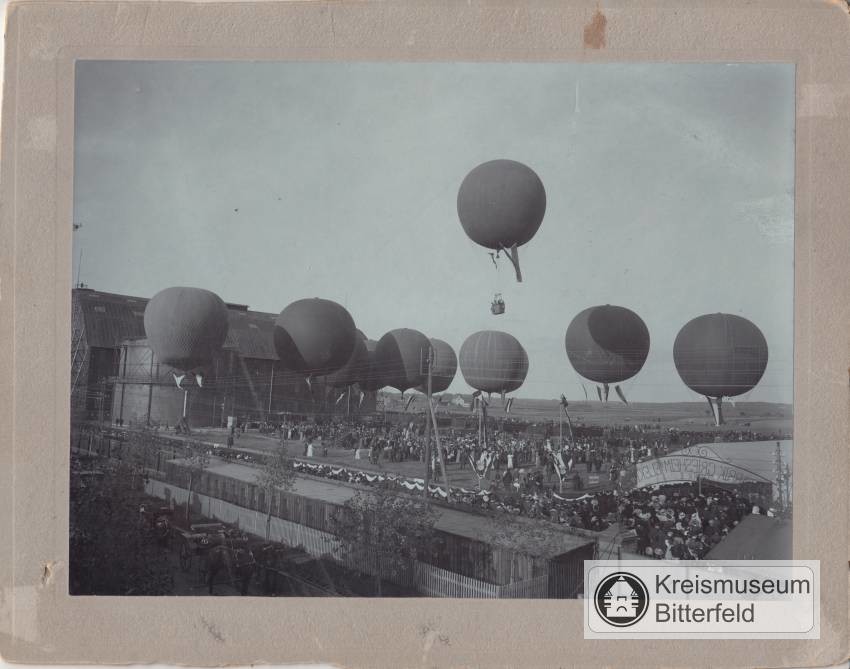 S/W Fotografie - Bitterfeld, Gasballonwettfliegen 25. September 1910 (Kreismuseum Bitterfeld RR-F)