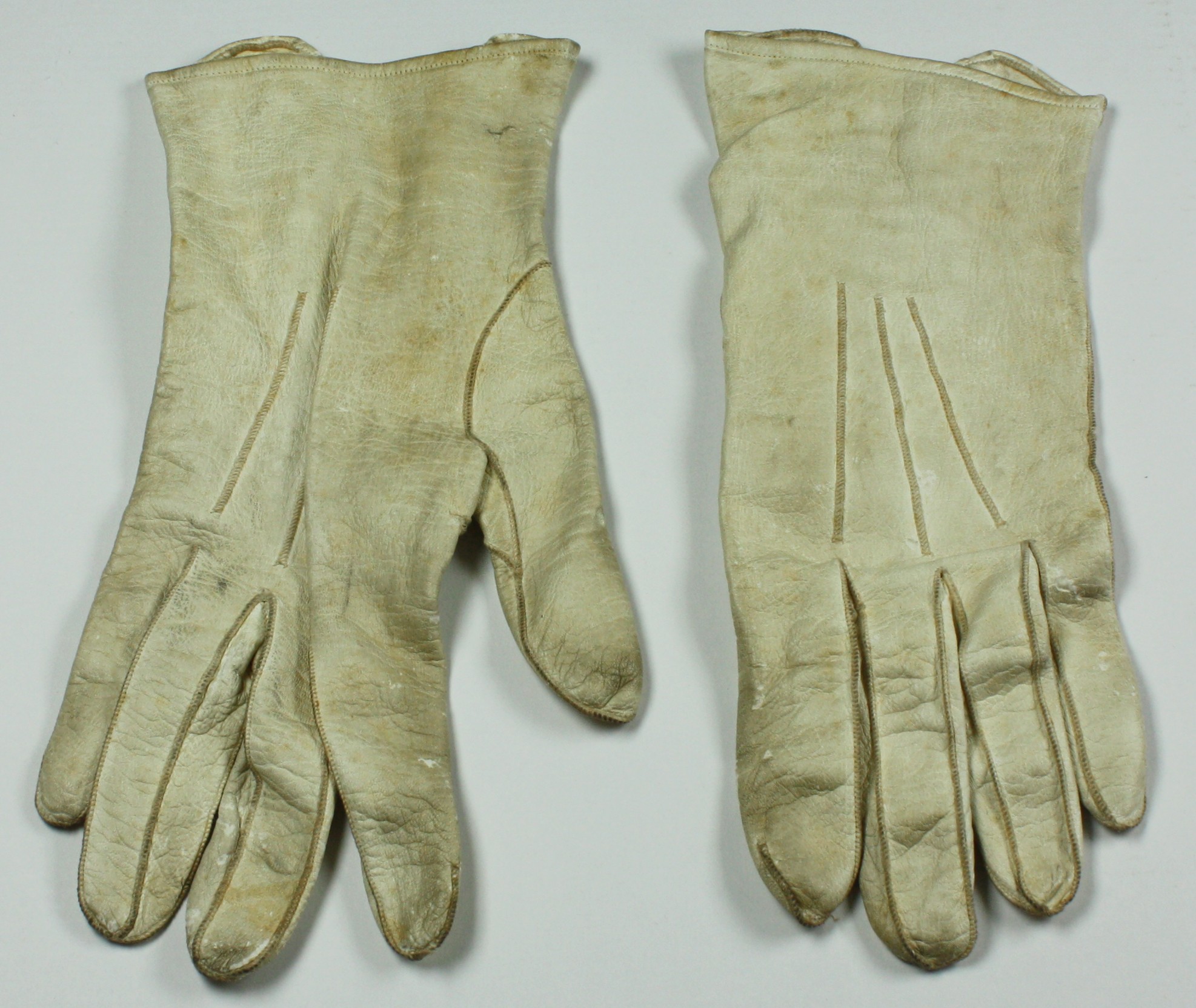 Damenhandschuhe, weiß (Museum Wolmirstedt RR-F)