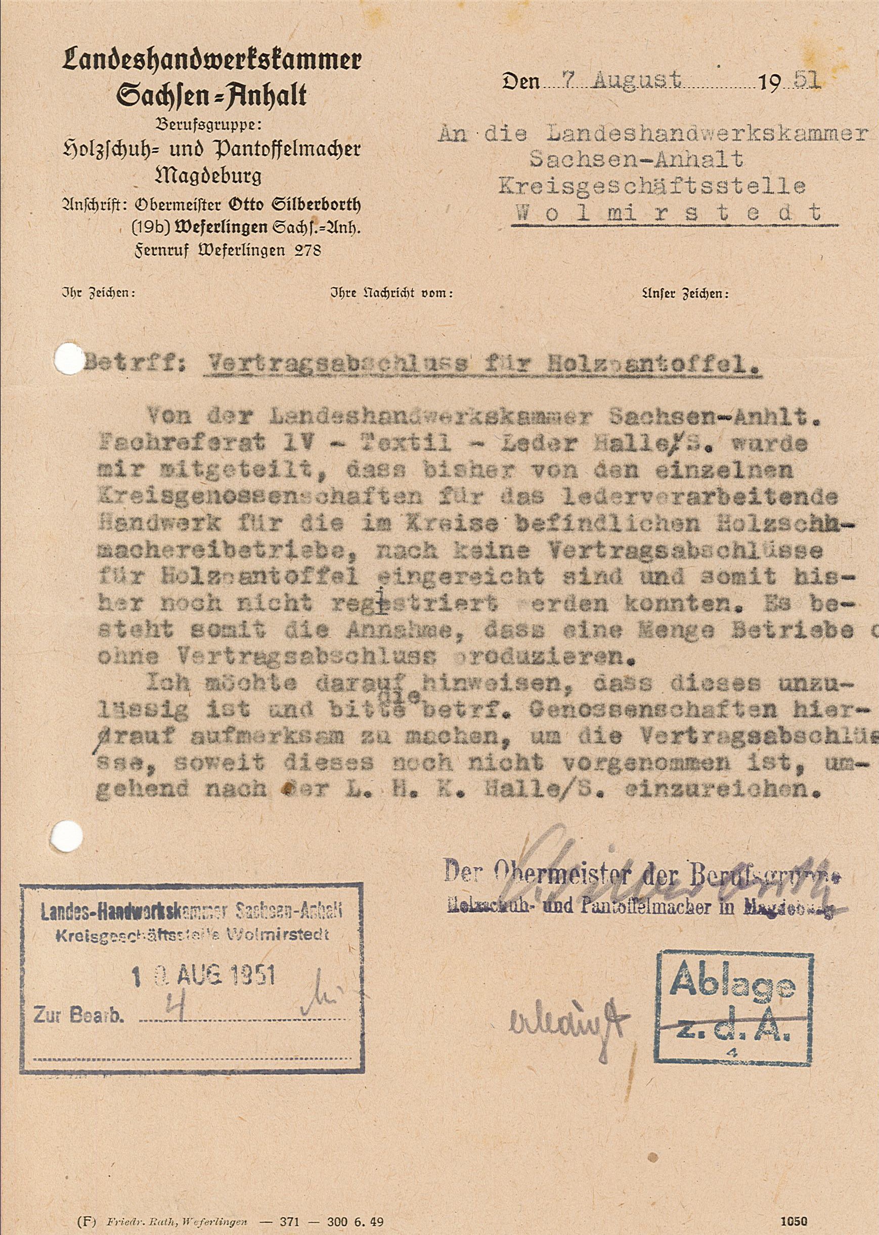 Vertragsabschluß für Holzpantoffeln, Wolmirstedt, 1951 (Museum Wolmirstedt RR-F)