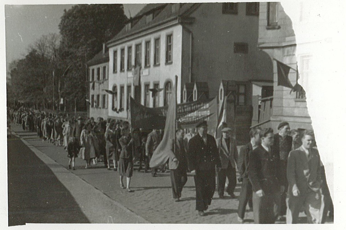 Serie - Festumzug zum 1. Mai in Wolmirstedt, 01.05.1957 - 2 (Museum Wolmirstedt RR-F)
