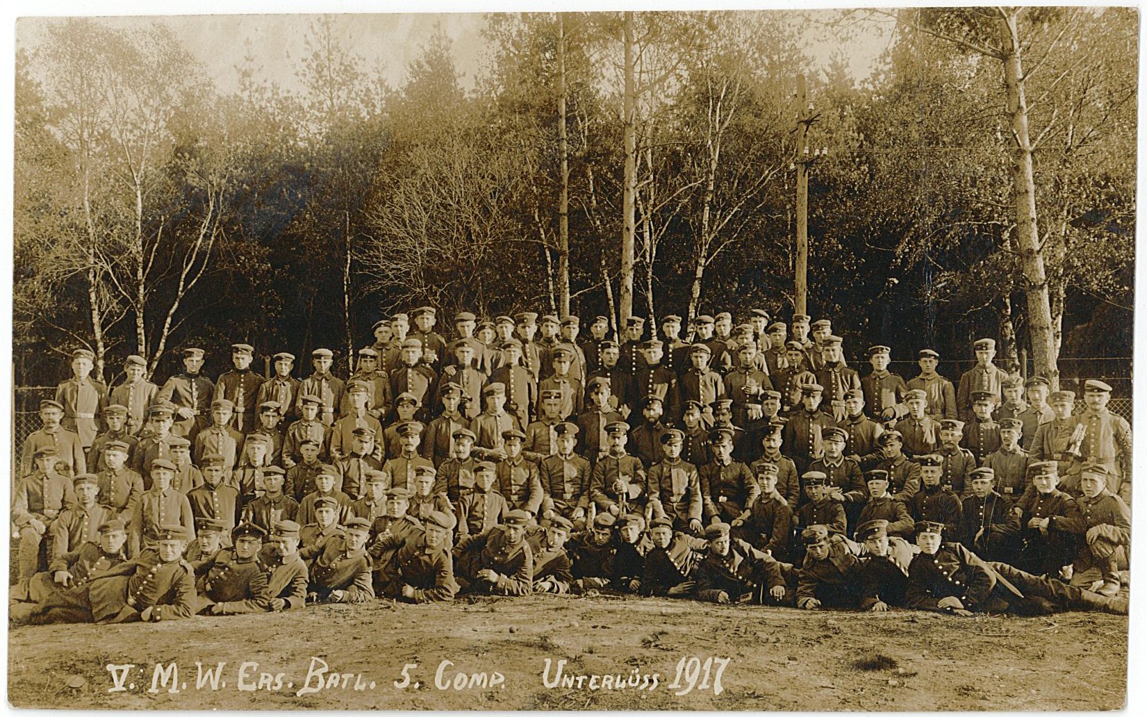 Postkarte mit Gruppenbild des "5. M.W. Ers. Batl. 5. Comp. Unterlüss 1917" (Museum Wolmirstedt RR-F)