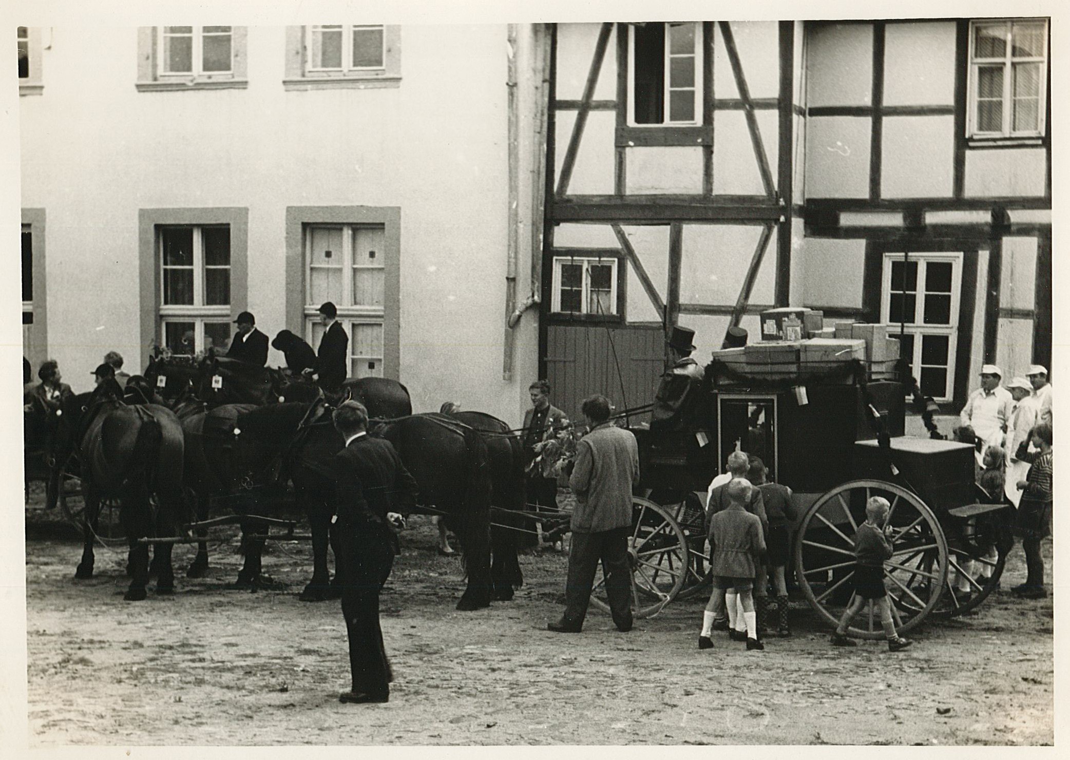 Serie: 1. Kreis-Heimatfest 25.08.1957 - 16 - Postkutsche (Museum Wolmirstedt RR-F)
