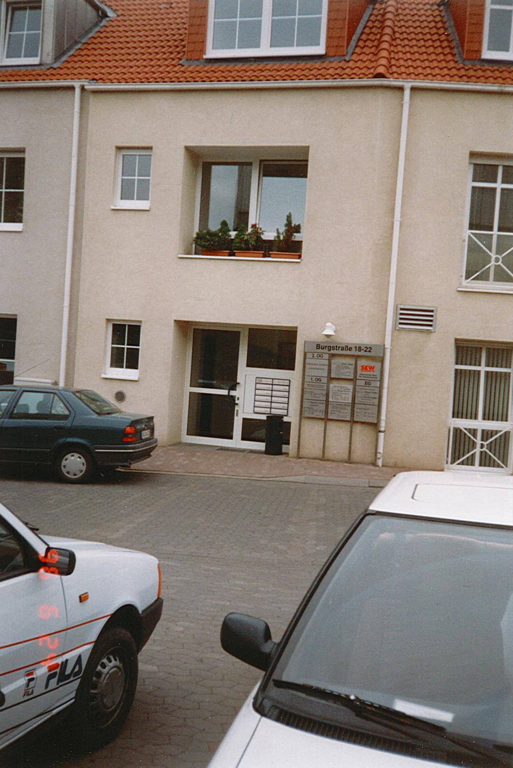 Stadtansicht Wolmirstedt - Eingang Ärtzehaus, Burgstraße, 24.06.1996 (Museum Wolmirstedt RR-F)