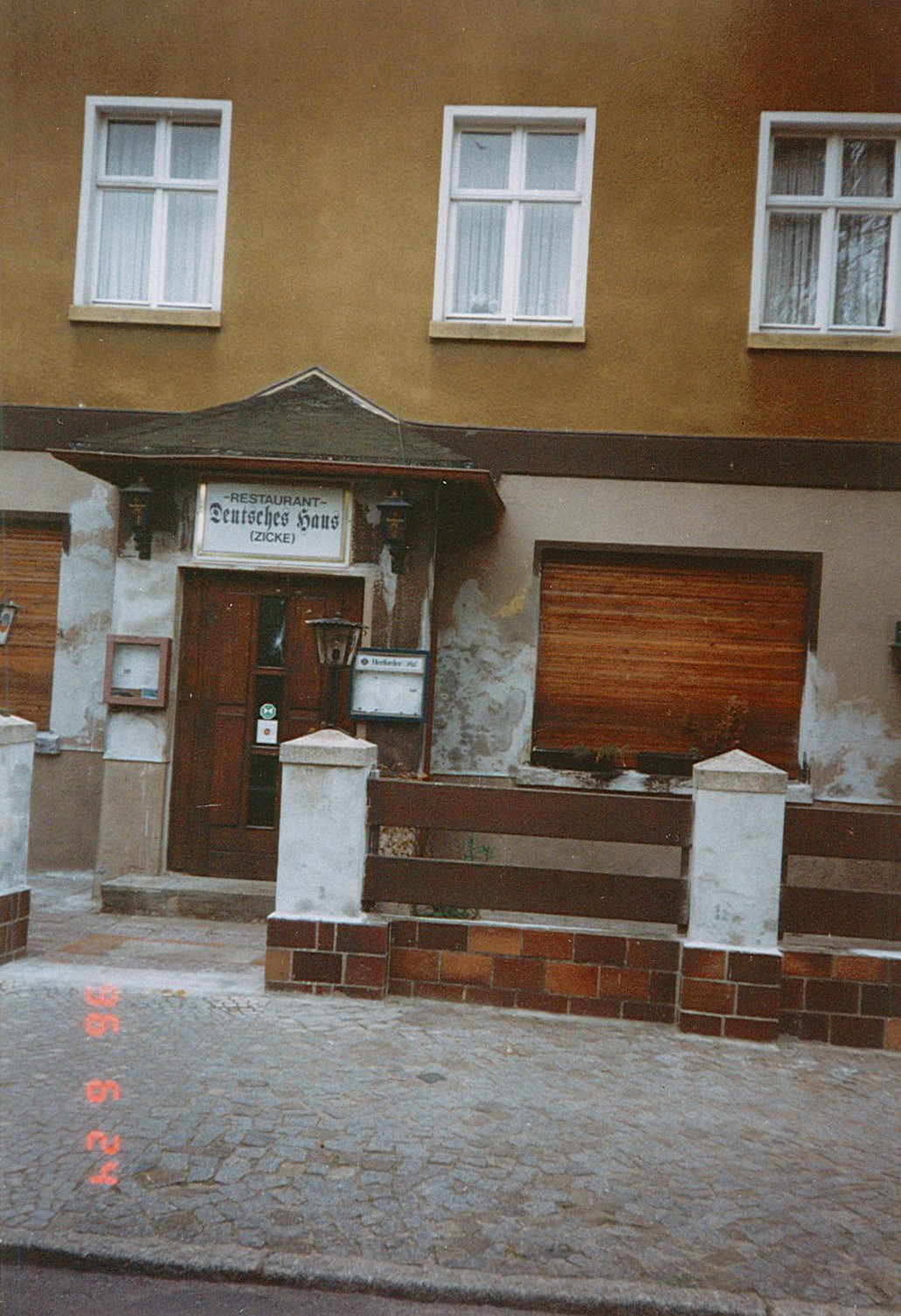 Stadtansicht Wolmirstedt - Restaurant "Deutsches Haus", Friedrich-Ebert-Straße, 24.06.1996 (Museum Wolmirstedt RR-F)
