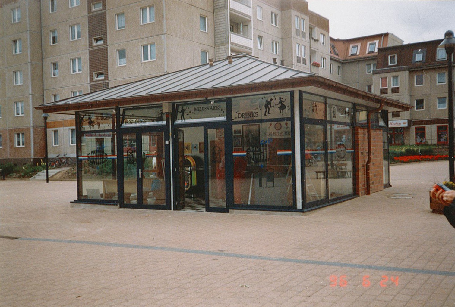 Stadtansicht Wolmirstedt - Schnellimbiss "Richie's", Zentraler Platz, 24.06.1996 (Museum Wolmirstedt RR-F)