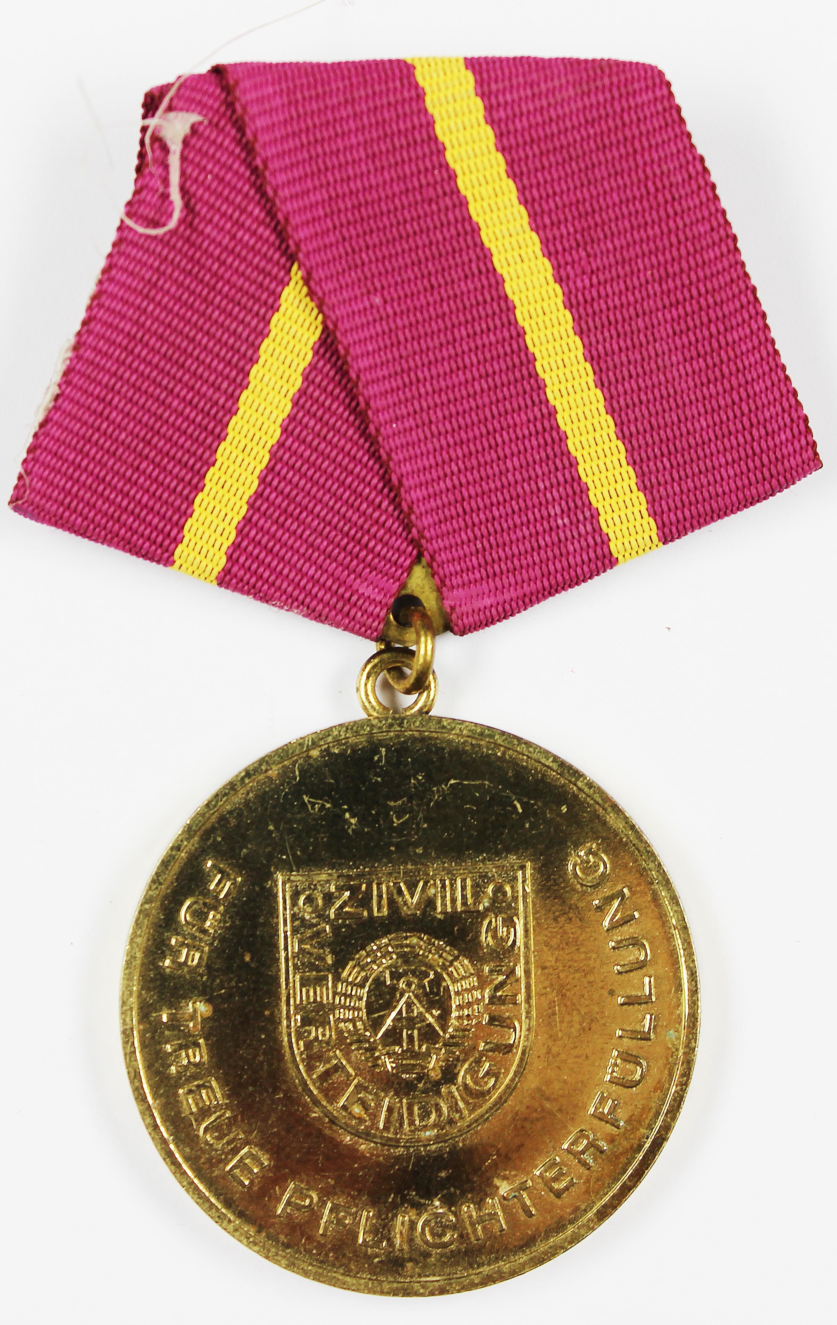 Medaille, Zivilverteidigung, mit Band (Museum Wolmirstedt RR-F)