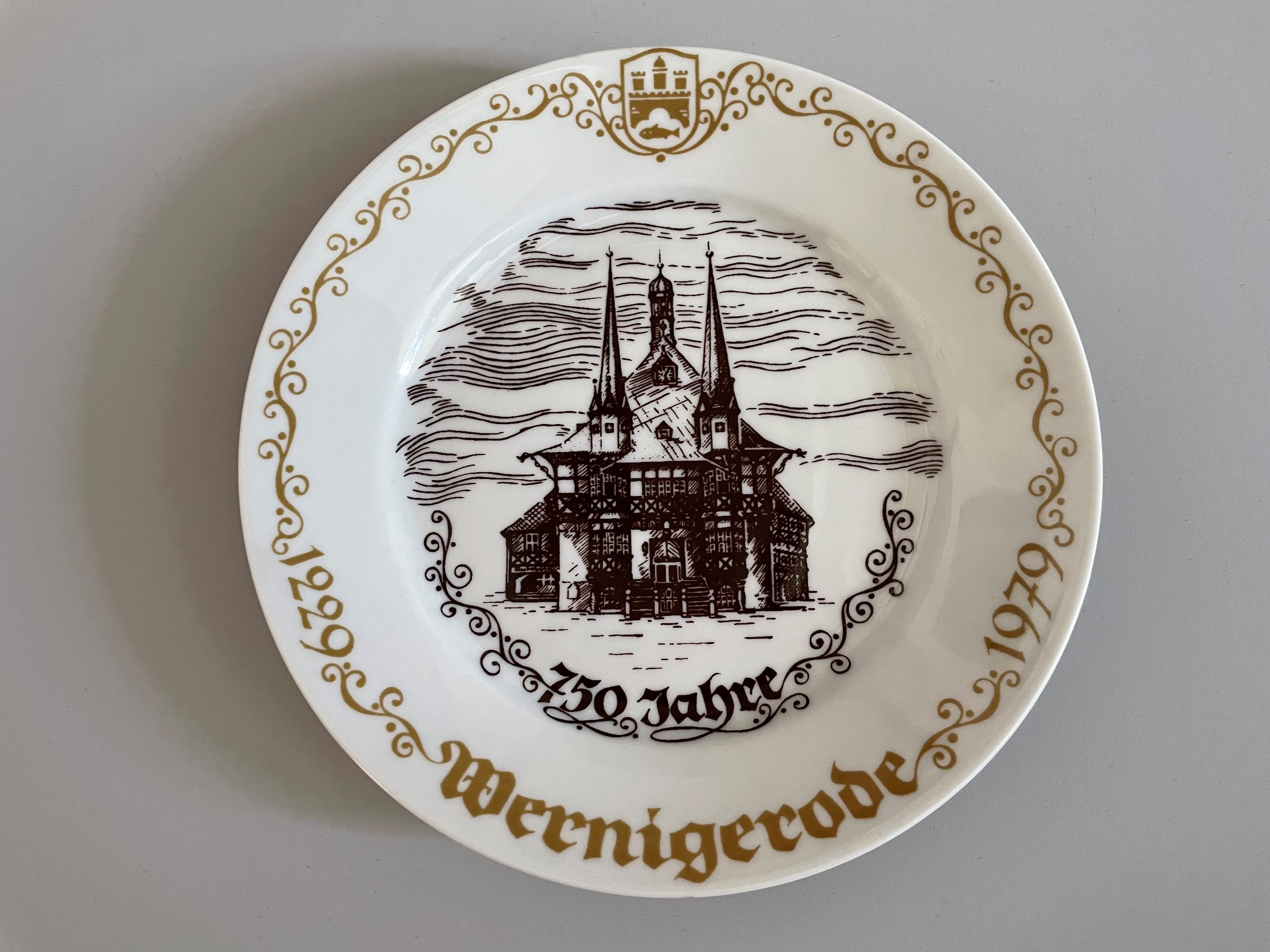 Zierteller zum Stadtjubiläum (Harzmuseum Wernigerode CC BY-NC-SA)
