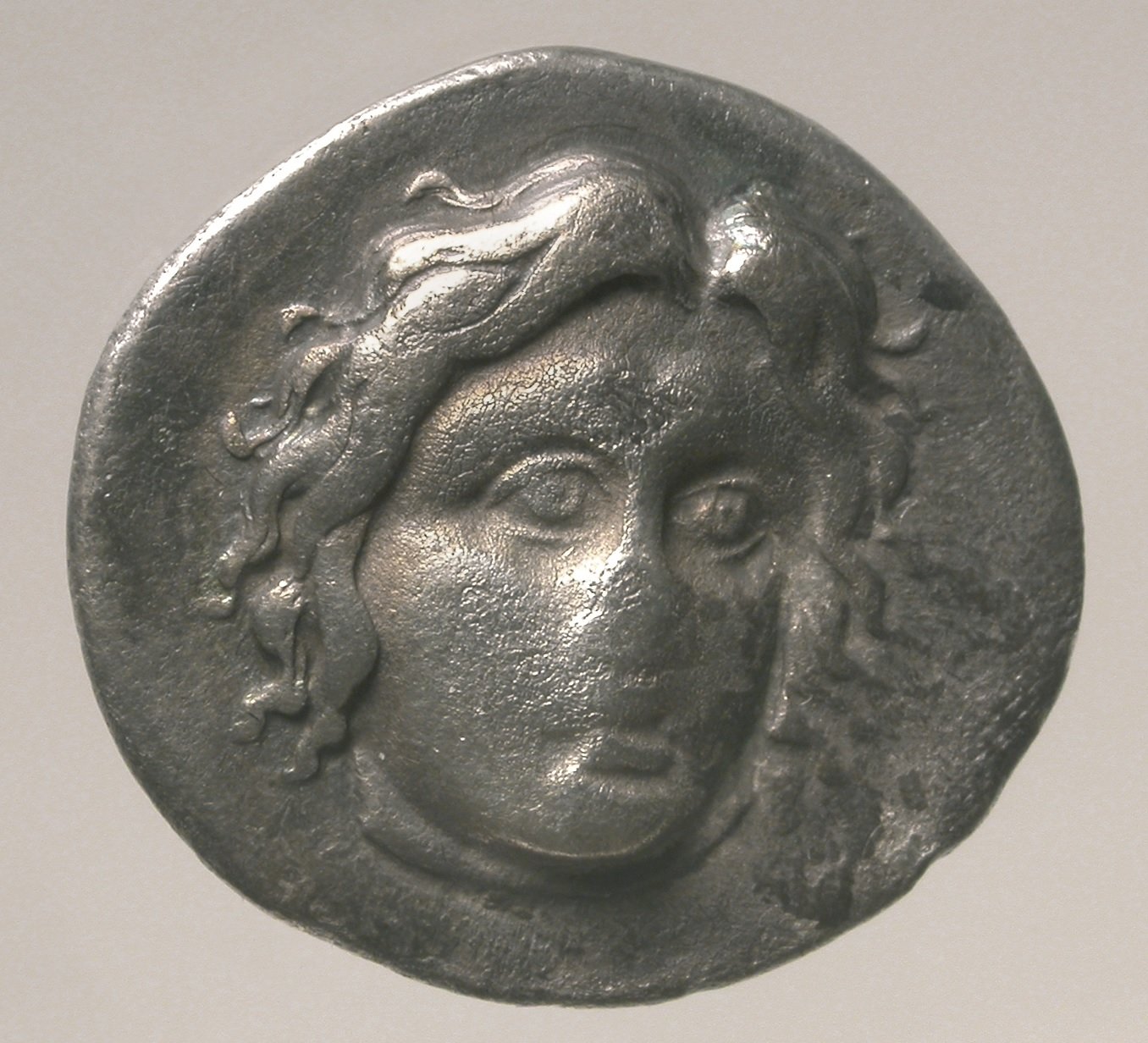 Stater, VS: Kopf des Helios; RS: Rose mit Knospen (Winckelmann-Museum Stendal CC BY-NC-SA)