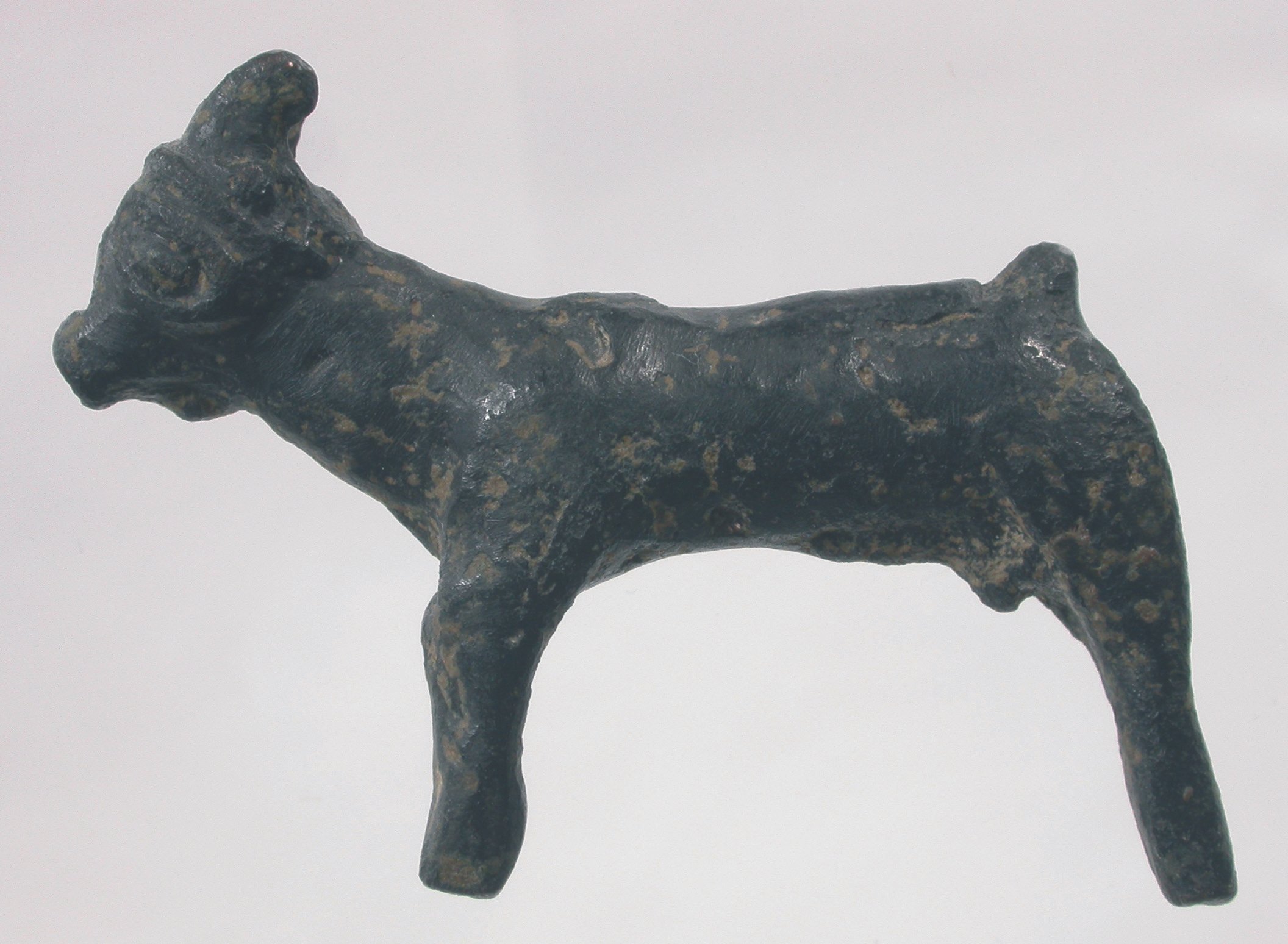 Kleine Statuette in Form eines stehenden Ziegenbocks (Winckelmann-Museum Stendal CC BY-NC-SA)