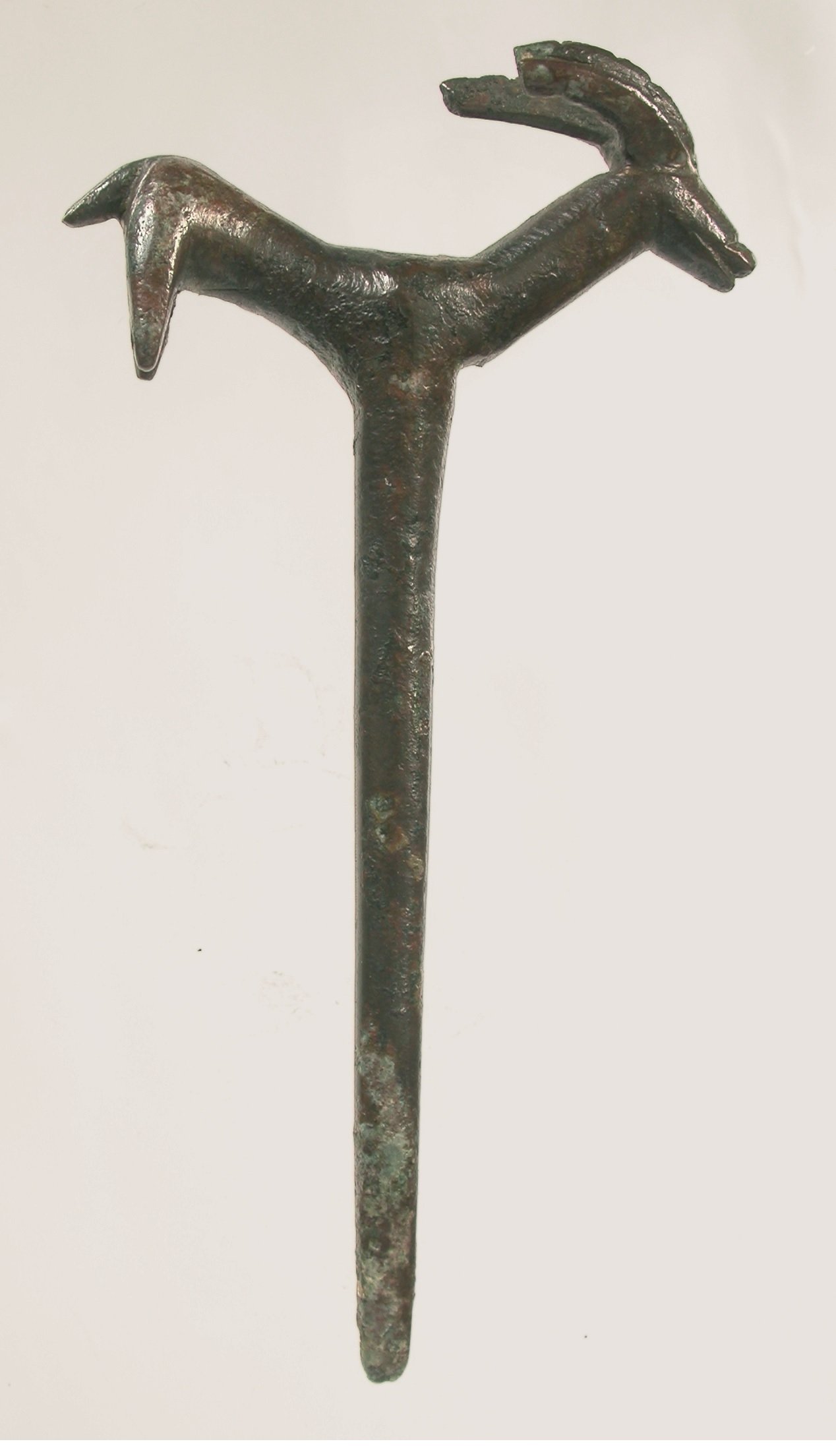 Kleine Haarnadel, in einen stehenden Steinbock auslaufend (Winckelmann-Museum Stendal CC BY-NC-SA)