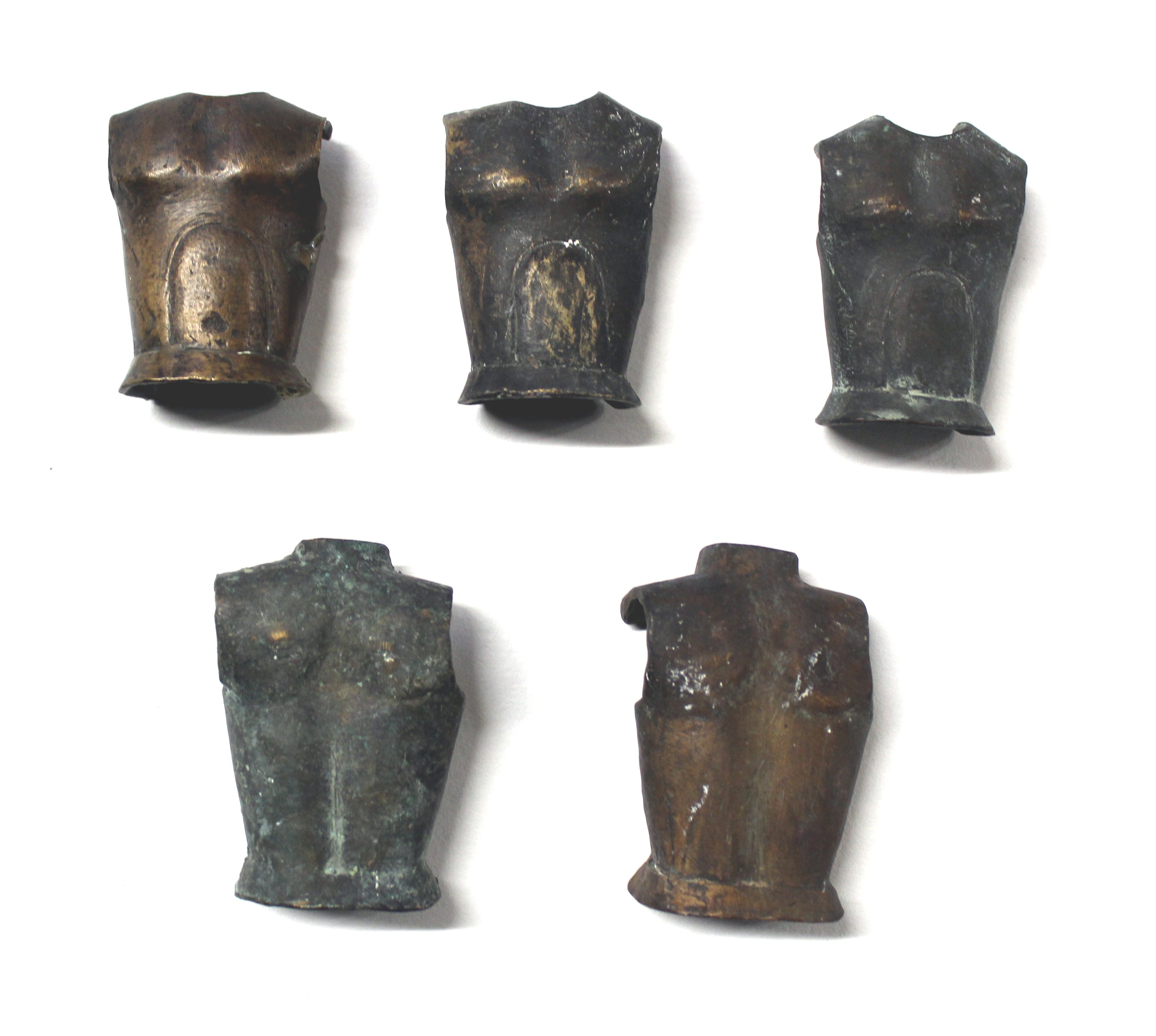 Fünf Brustpanzer, vier Helme in Miniatur, Enwürfe zur Statuettengruppe, Achilles und Patrokoles (WG-CS-Br3) (Br 22 - zur Br 19) (Winckelmann-Museum Stendal CC BY-NC-SA)