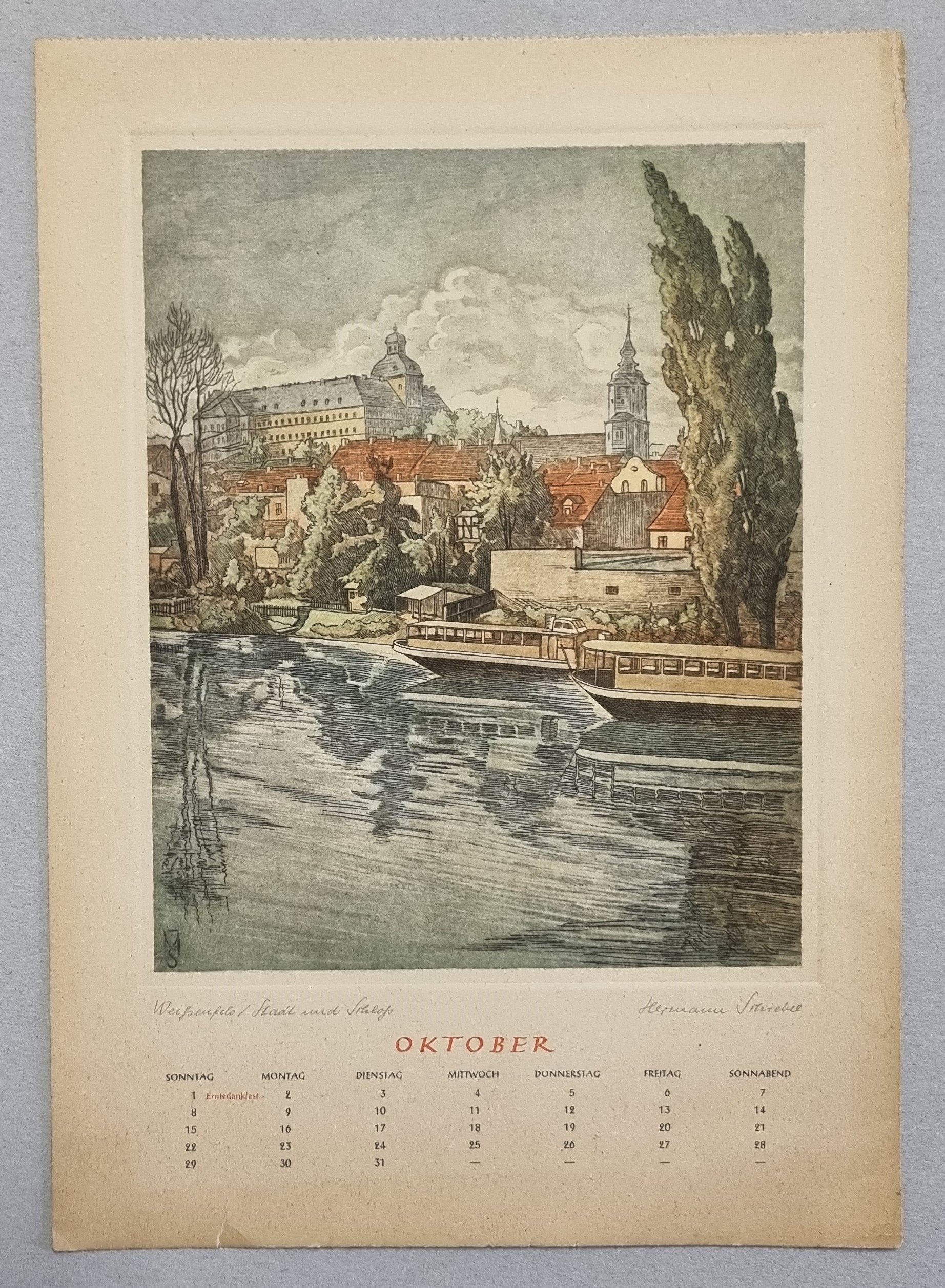 Blick über die Saale auf Schloß Neu-Augustusburg, Weißenfels, Kalenderblatt Oktober (Museum Weißenfels - Schloss Neu-Augustusburg CC BY-NC-SA)