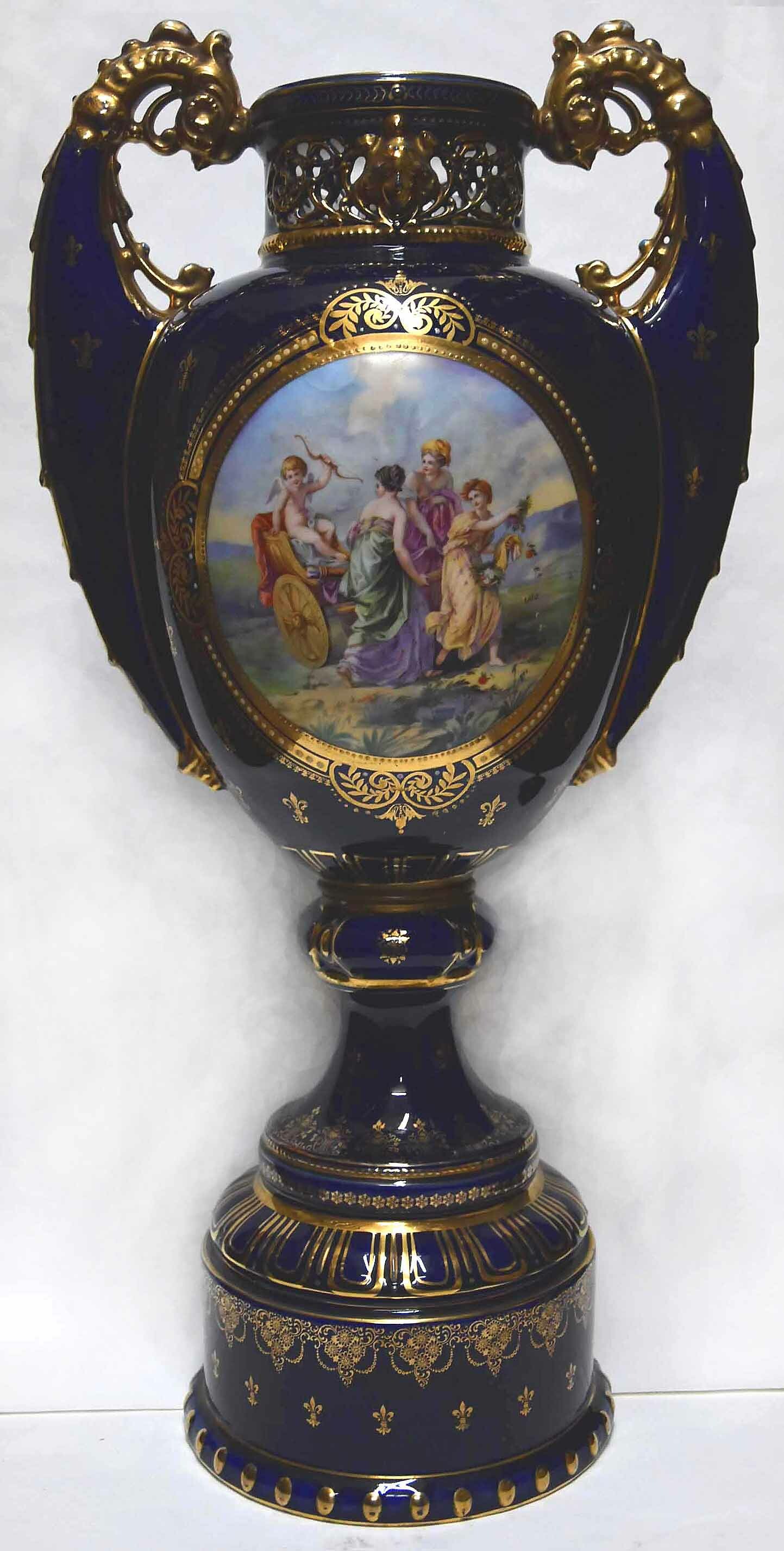 Kobaltblaue Vase mit Deckel (Museum Schloss Moritzburg Zeitz RR-R)
