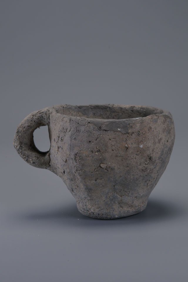 Bauchige Tasse mit randständigem Henkel (Kreismuseum Jerichower Land, Genthin CC BY-NC-SA)