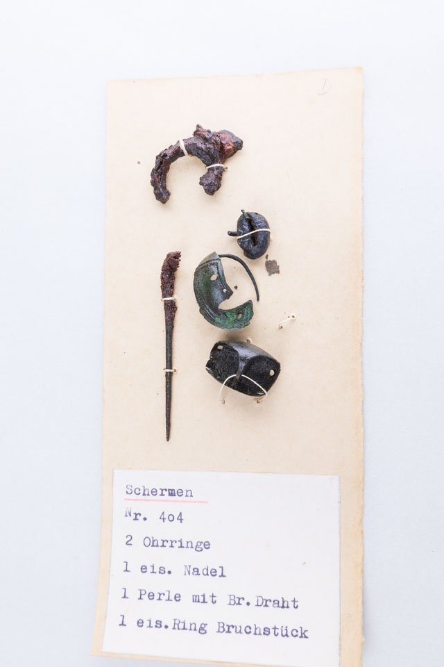 Segelohrringe, eiserne Nadel und Ring (Kreismuseum Jerichower Land, Genthin CC BY-NC-SA)