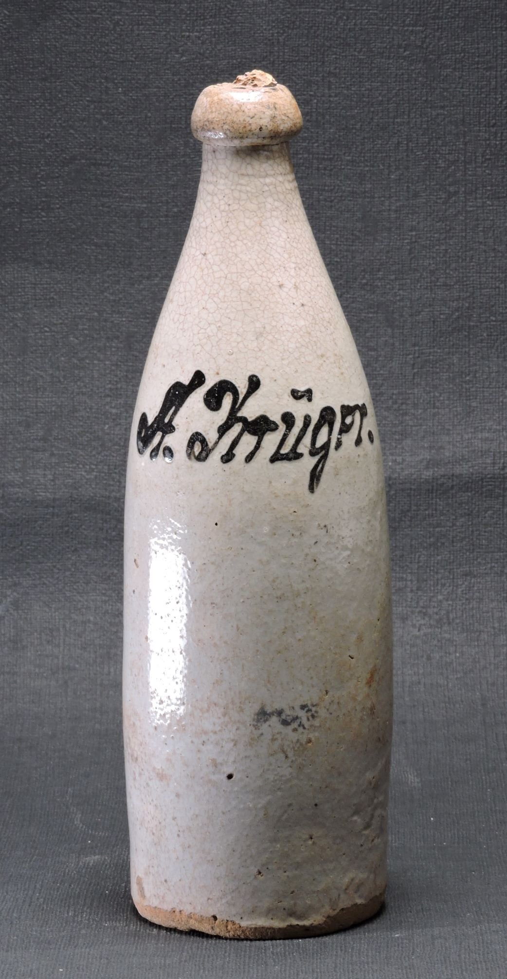 Steinzeugflasche "A. Krüger" (Kreismuseum Jerichower Land, Genthin CC BY-NC-SA)
