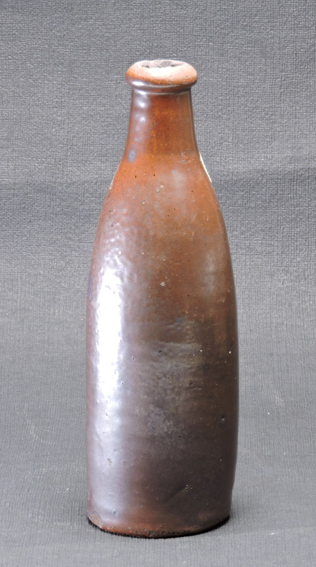 Kleine braune Tonflasche (Kreismuseum Jerichower Land, Genthin CC BY-NC-SA)