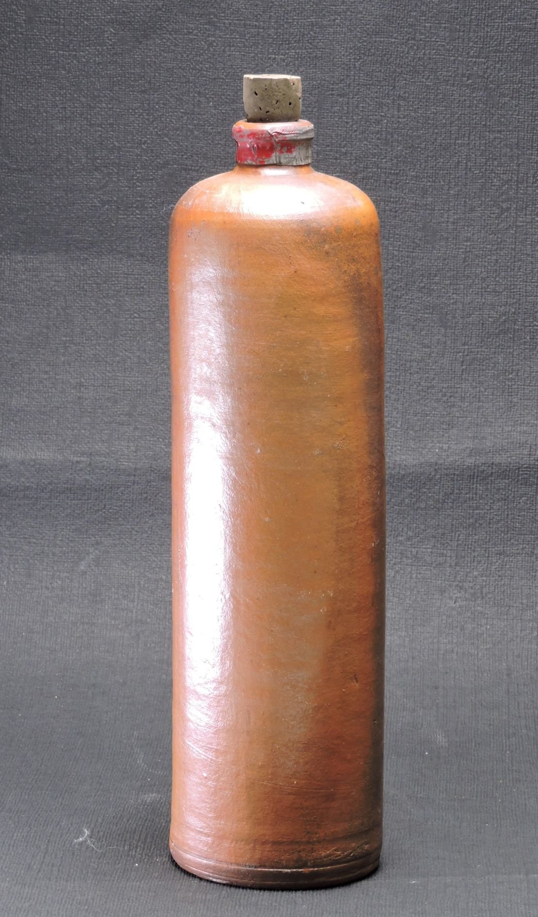 Zylindrische Steinzeugflasche "Steinhäger" (Kreismuseum Jerichower Land, Genthin CC BY-NC-SA)