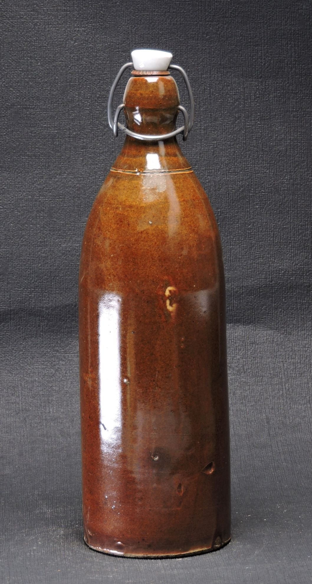 Tonflasche mit Bügelverschluss (Kreismuseum Jerichower Land, Genthin CC BY-NC-SA)