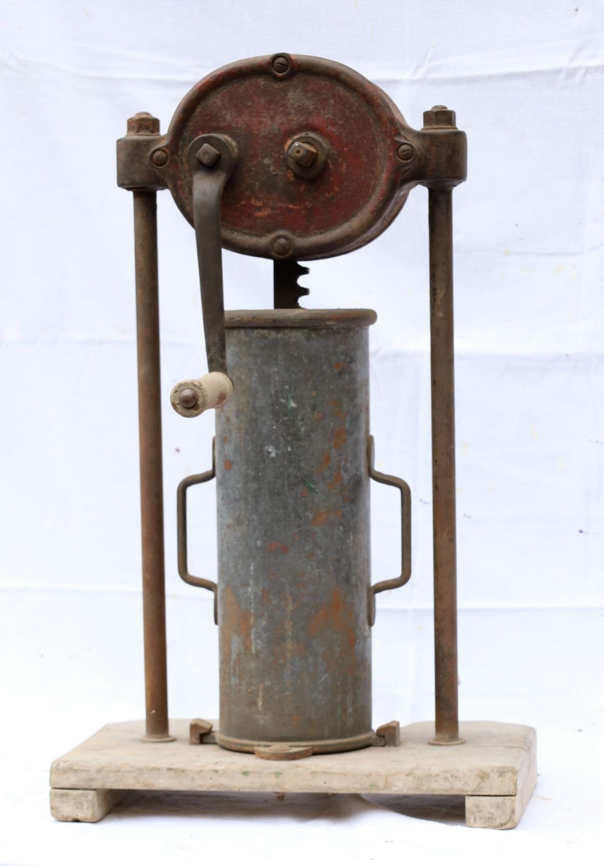 Mechanische Wurstfüllmaschine (Kreismuseum Jerichower Land, Genthin CC BY-NC-SA)