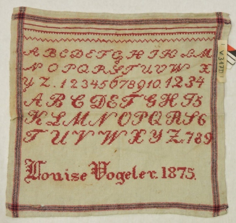 Kreuzstich-Alphabet-Tuch dat. 1875 (Kreismuseum Jerichower Land CC BY-NC-SA)