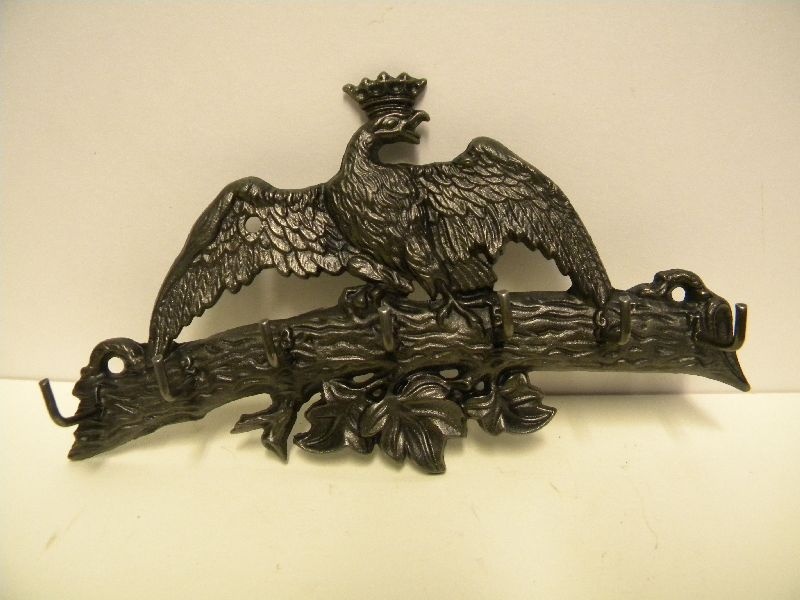 Schlüsselbrett, Adler mit Krone sitzt auf Ast, an dem 7 Haken angebracht sind (Schloß Wernigerode GmbH RR-F)