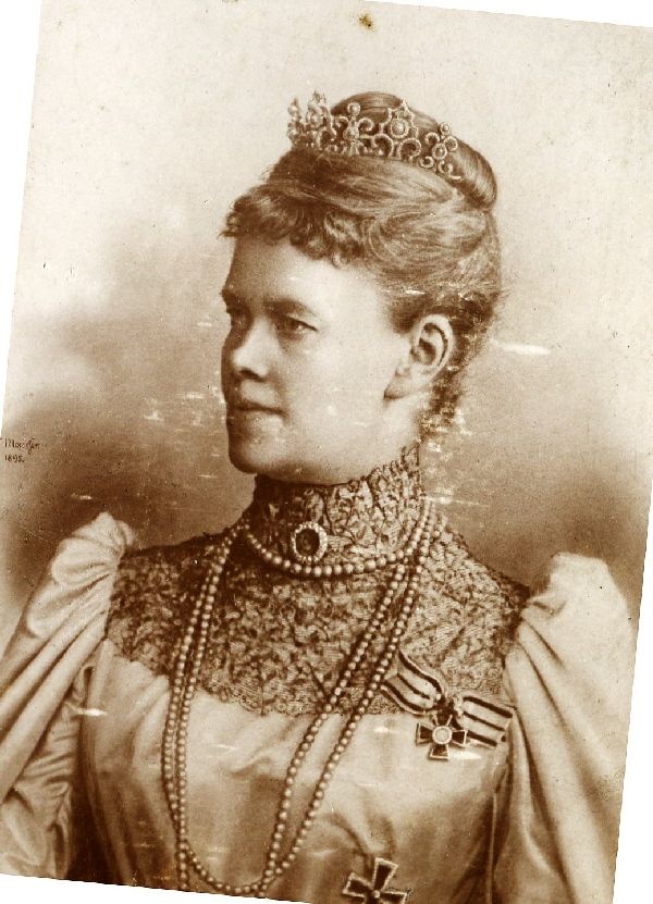  Fürstin Anna zu Stolberg-Wernigerode (1837 - 1907), Brustbild nach links (Schloß Wernigerode GmbH RR-F)