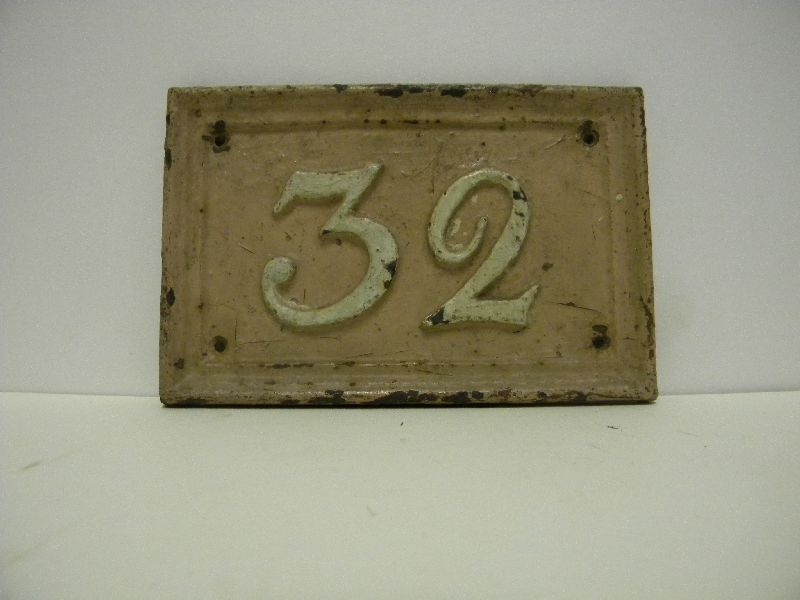Rechteckige Hausnummer, Nr. 32 (Schloß Wernigerode GmbH RR-F)