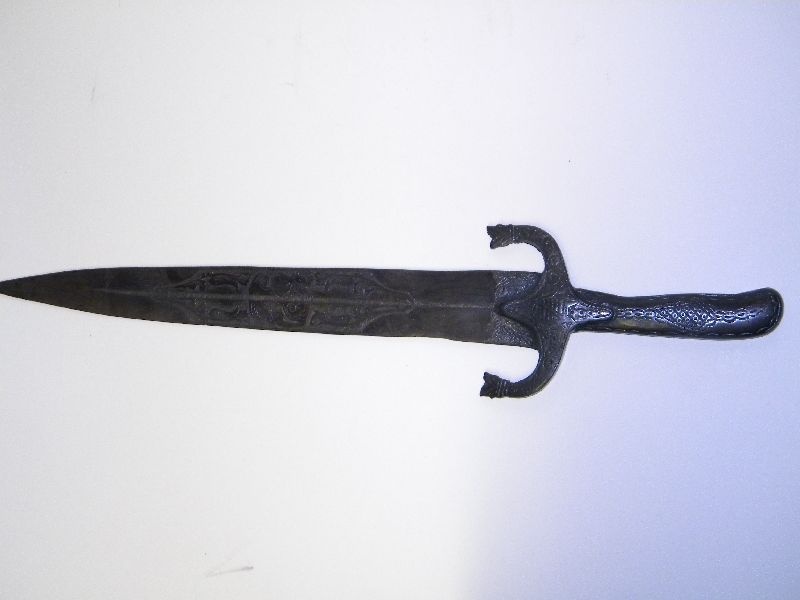 Schwert, auf Klinge stilisiertes Gesicht, auf Griff stilisiertes Wappen (Schloß Wernigerode GmbH RR-F)