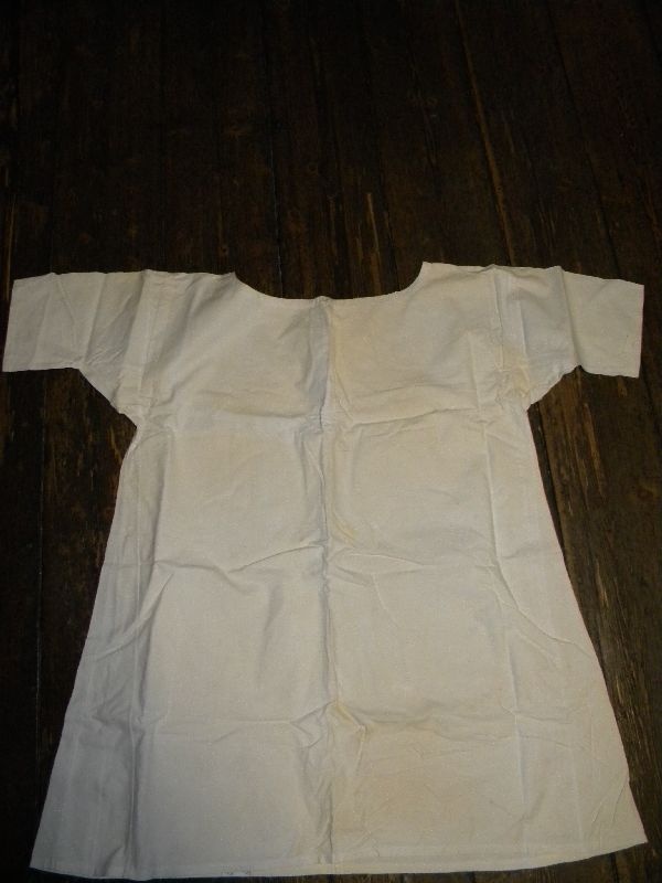 Damen- Nachthemd, kurzärmlig, Leinen, weiß, um 1900 (Schloß Wernigerode GmbH RR-F)