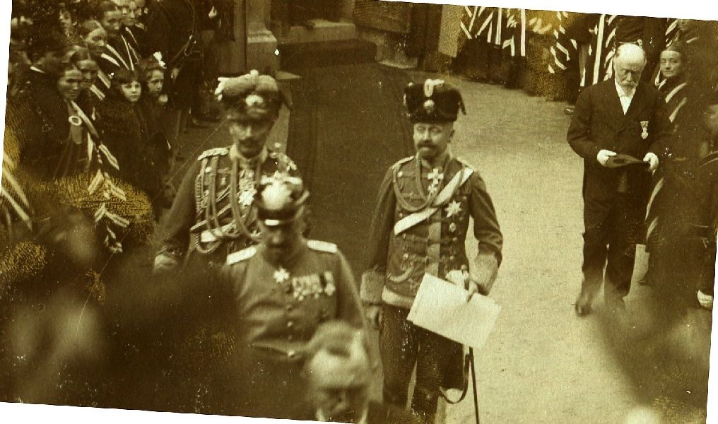 Fotografie, Fürst Christian Ernst und Kaiser Wilhelm II. im Innenhof des Schlosses (Schloß Wernigerode GmbH RR-F)