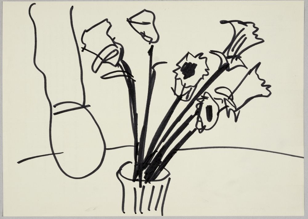 ohne Titel [Stillleben - Osterglocken in Vase mit Stuhl] (VG Bild-Kunst Bonn 2019 RR-F)