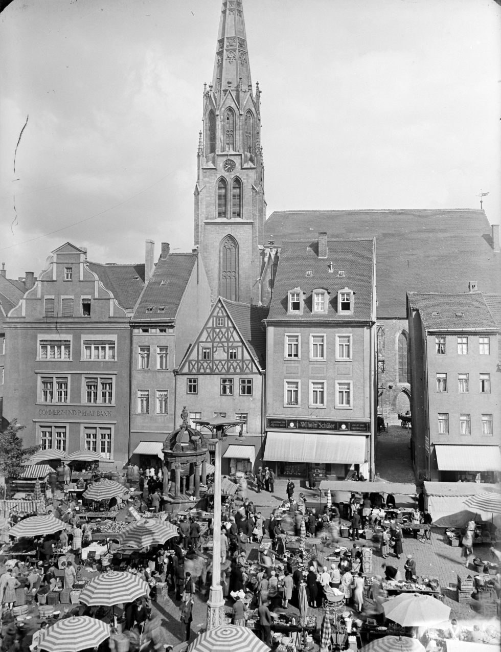 Merseburg, Marktplatz mit Marktbuden (Kulturhistorisches Museum Schloss Merseburg CC BY-NC-SA)