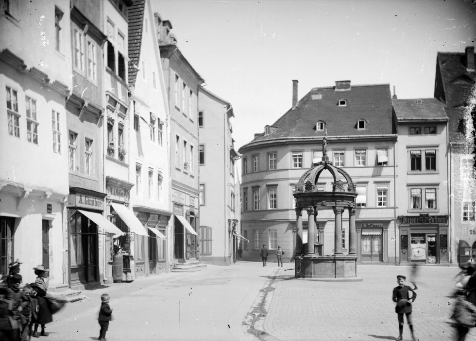 Merseburg, Markt mit Staupenbrunnen von der Ostseite (Kulturhistorisches Museum Schloss Merseburg CC BY-NC-SA)