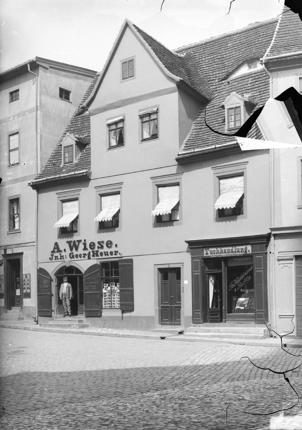 Merseburg, Burgstraße - Zigarrenhandlung August Wiese (Kulturhistorisches Museum Schloss Merseburg CC BY-NC-SA)