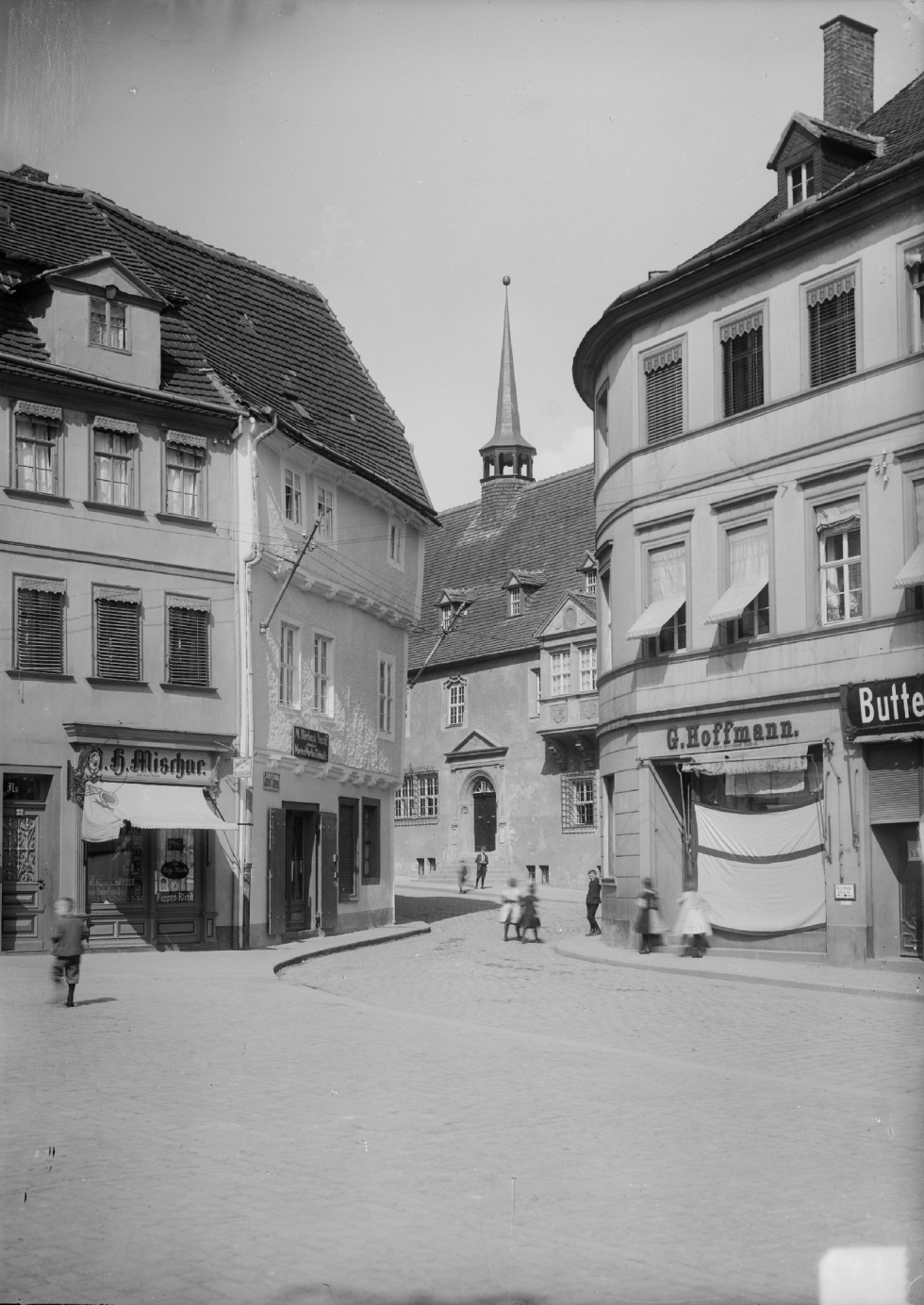 Merseburg, Marktplatz - Nordostseite mit Eingang zur Burgstraße (Kulturhistorisches Museum Schloss Merseburg CC BY-NC-SA)