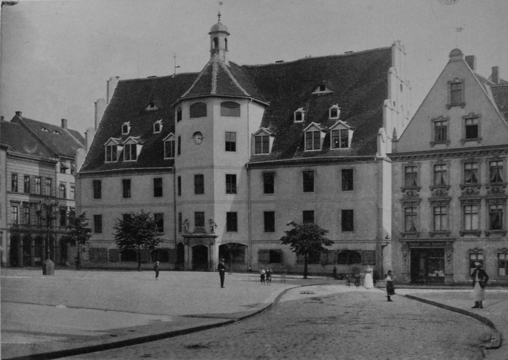 Merseburg, Ansicht des Neuen Rathauses am Markt (Kulturhistorisches Museum Schloss Merseburg CC BY-NC-SA)