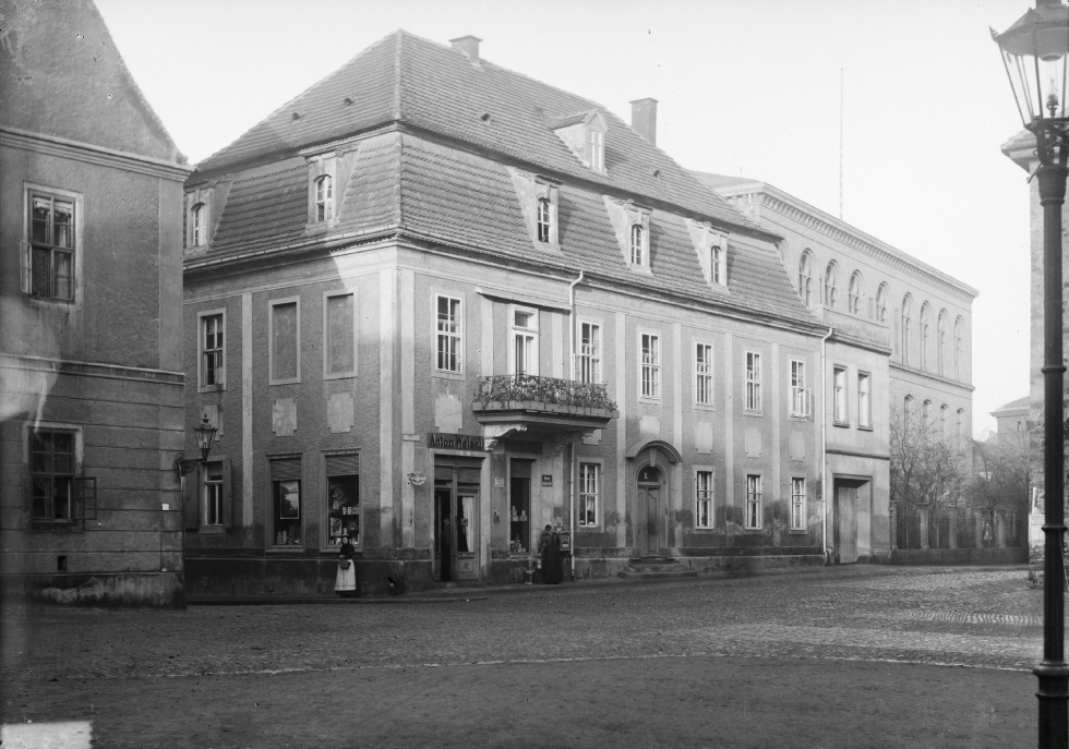 Merseburg, Domplatz - Westseite (Kulturhistorisches Museum Schloss Merseburg CC BY-NC-SA)
