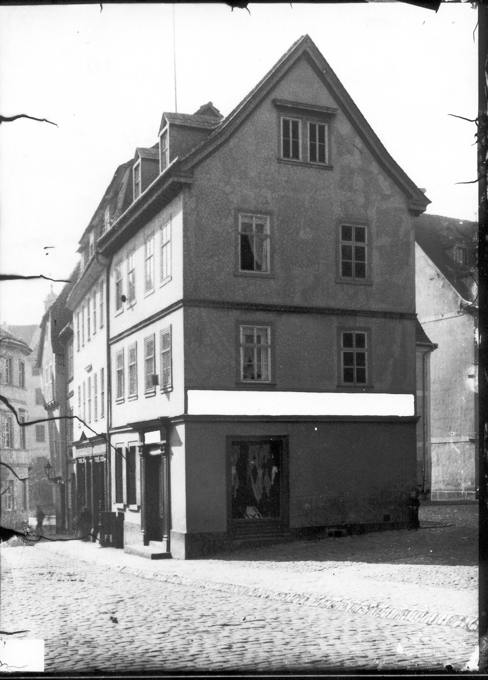 Merseburg, Burgstraße mit Eingang zum &quot;Grünen Markt&quot; (Kulturhistorisches Museum Schloss Merseburg CC BY-NC-SA)