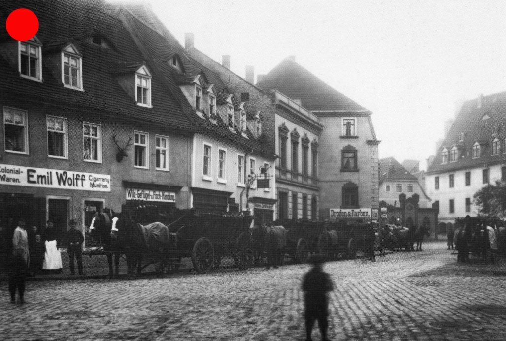 Merseburg, Rossmarkt, links das Geschäft der Fa. Emil Wolff (Kulturhistorisches Museum Schloss Merseburg CC BY-NC-SA)