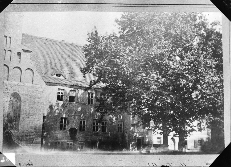 Merseburg, das Alte Gymnasium auf dem Domplatz (Kulturhistorisches Museum Schloss Merseburg CC BY-NC-SA)