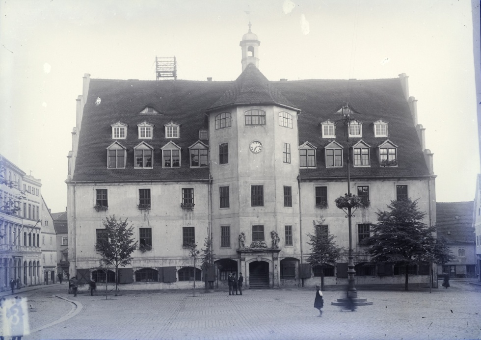 Merseburg, Ansicht des Neuen Rathauses am Markt (Kulturhistorisches Museum Schloss Merseburg CC BY-NC-SA)