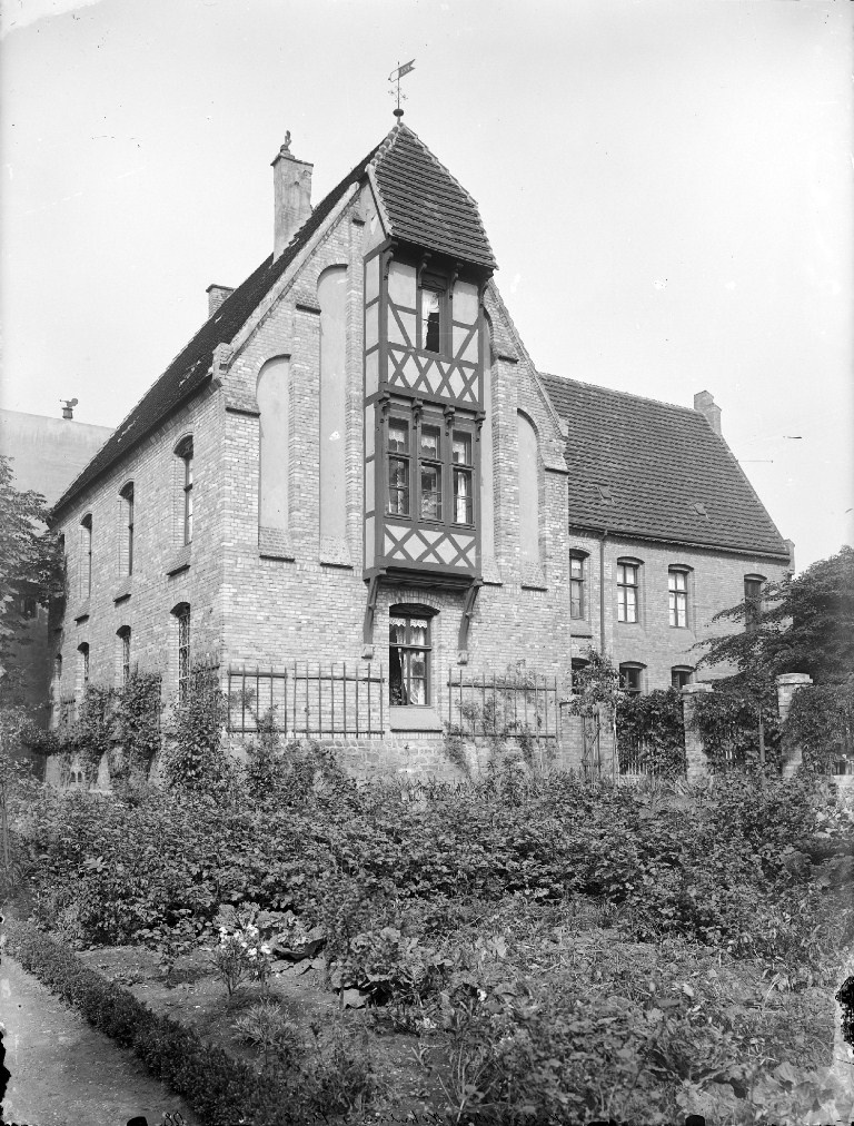 Merseburg, Bahnhofstraße, Katholisches Pfarrhaus mit Katholischer Schule (Kulturhistorisches Museum Schloss Merseburg CC BY-NC-SA)