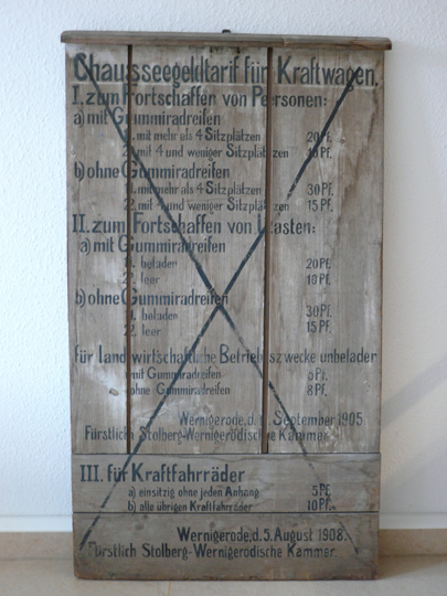 Chausseegeldtariftafel für Kraftwagen ehemals Chausseehaus Bolmke (Harzmuseum Wernigerode CC BY-NC-SA)