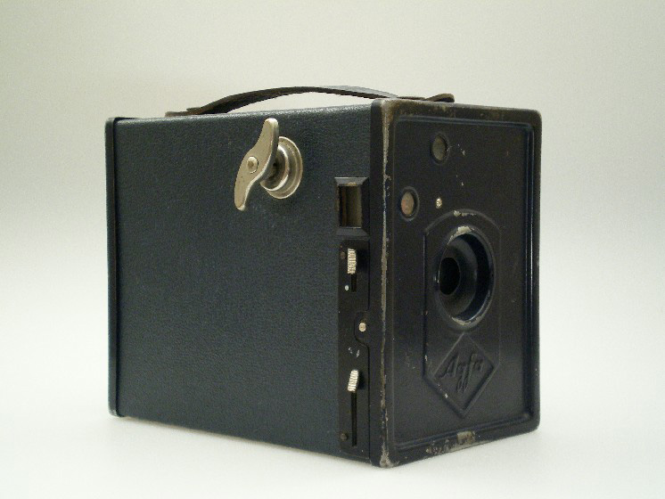 Rollfilmkamera Agfa Box Schulprämie (Industrie- und Filmmuseum Wolfen CC BY-NC-SA)