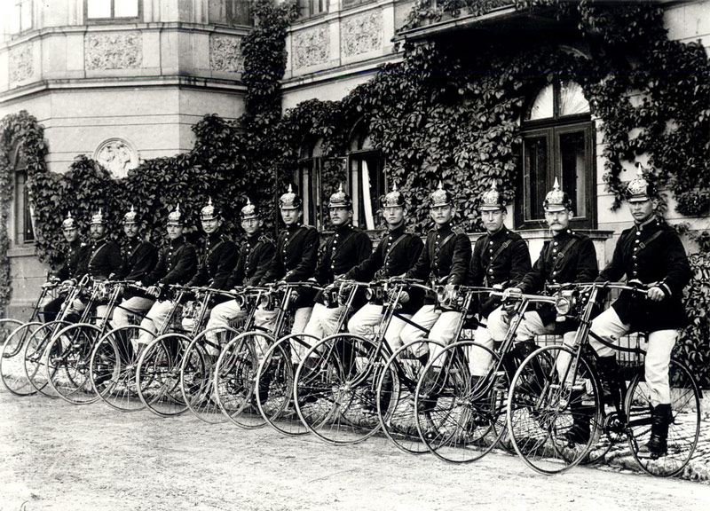 Radfahrerkompanie in Weimar (Kulturstiftung Sachsen-Anhalt CC BY-NC-SA)