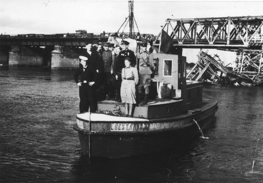 Elbebrücke 1945 (Haus der Geschichte Wittenberg RR-F)