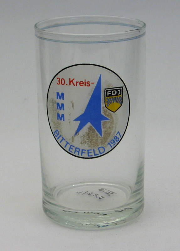 Mehrzweckglas / Trinkglas "Messe der Meister von Morgen" (Kreismuseum Bitterfeld CC BY-NC-SA)
