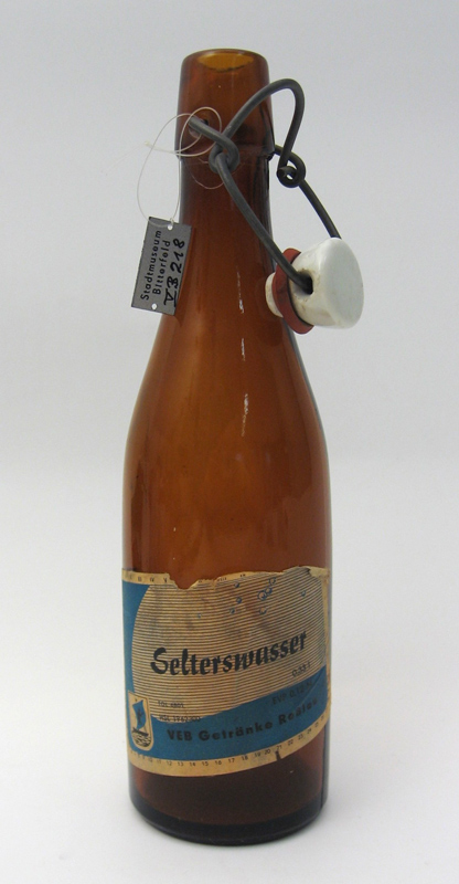 Seltersflasche VEB Getränke Roßlau (Kreismuseum Bitterfeld CC BY-NC-SA)