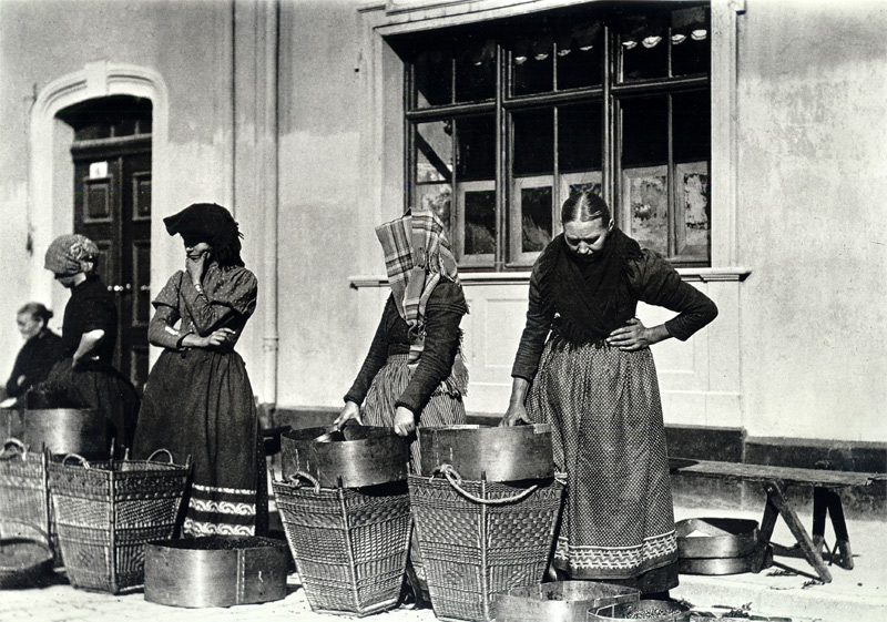 Marktfrauen mit Heidelbeeren (von Louis Held) (Kulturstiftung Sachsen-Anhalt CC BY-NC-SA)